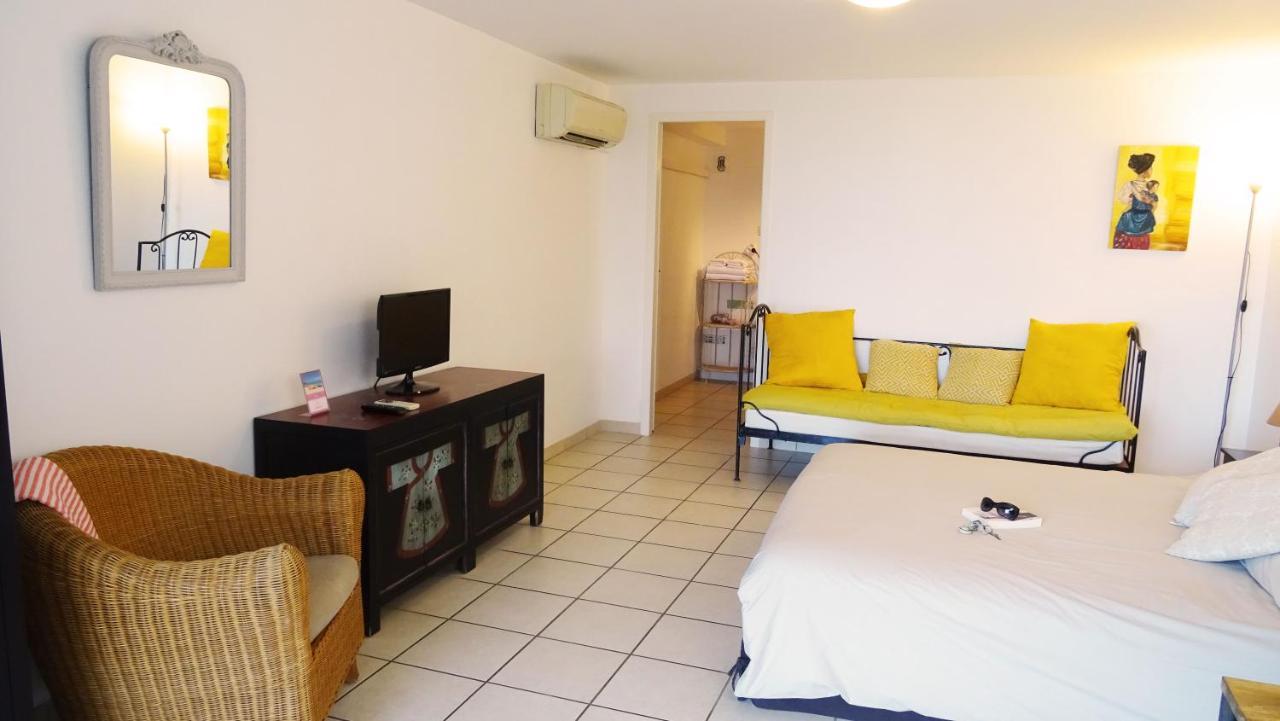Villa Ghiatone Pietrosella Esterno foto